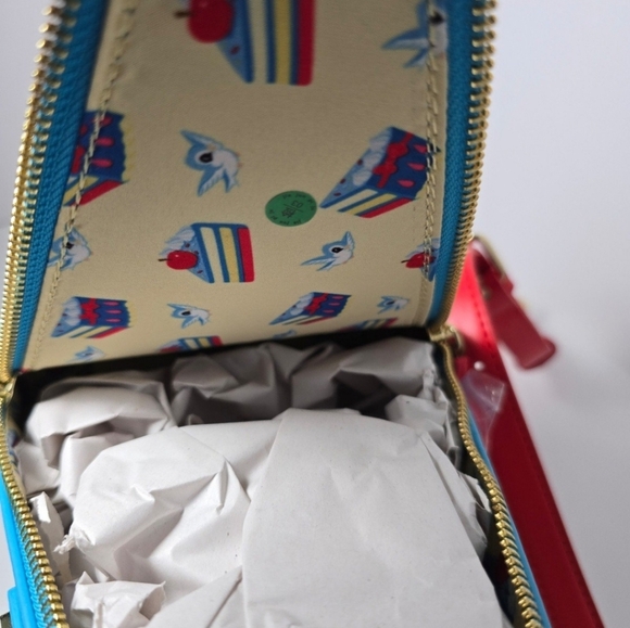 Loungefly disney Princess snow whites cake crossbody Snow White Chain Strap nwt - Picture 10 of 11